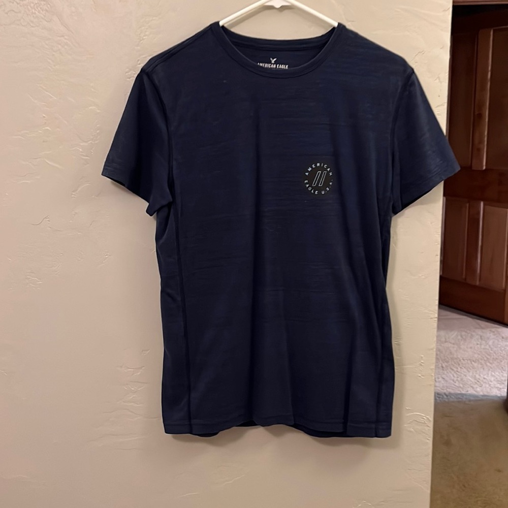 American Eagle t shirt